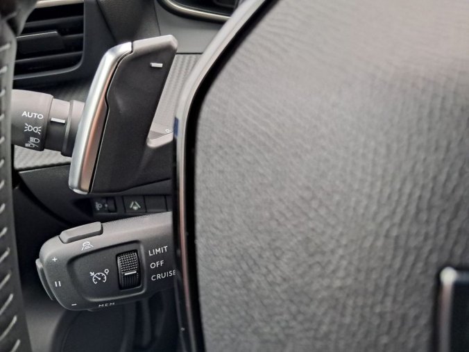 Peugeot 2008, Peugeot 2008 2008 ALLURE PureTech 130 S&amp, barva černá