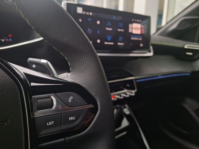 Peugeot 208, Peugeot 208 GT Hybrid 145 e-DCS6, barva červená