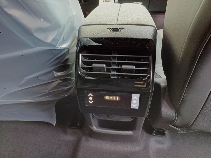 Peugeot 5008, Peugeot 5008 BUSINESS Hybrid 145 e-DCS6, barva modrá