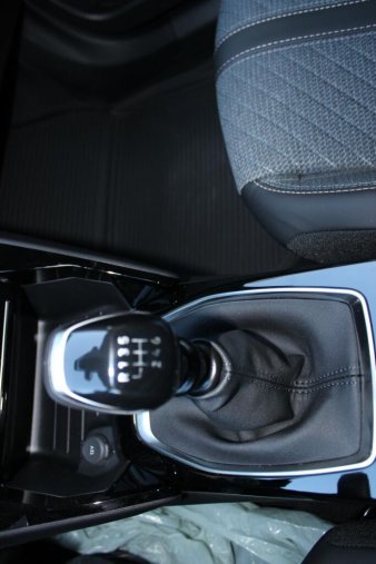 Peugeot 2008, Peugeot 2008 ALLURE PureTech 100 S&S MAN6, barva modrá