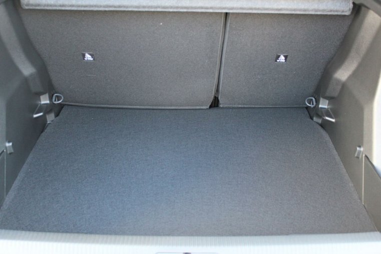 Peugeot 2008, Peugeot 2008 ALLURE Hybrid 145 e-DCS6, barva šedá