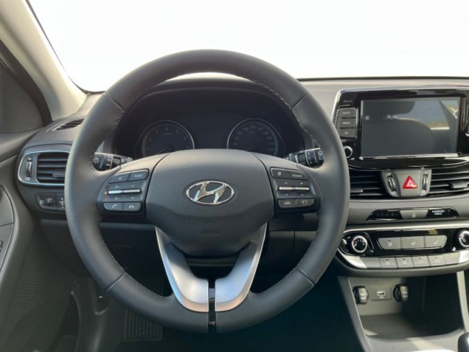 Hyundai i30, 1,5i 81 kW MT, barva bílá