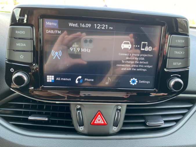 Hyundai i30, 1,5i 81 kW MT, barva bronzová