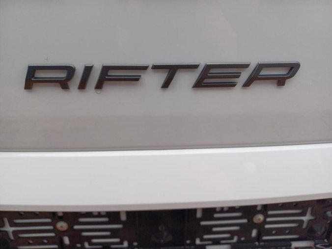 Peugeot Rifter, Peugeot Rifter Long Allure 1.5 HDI 130k, barva bílá