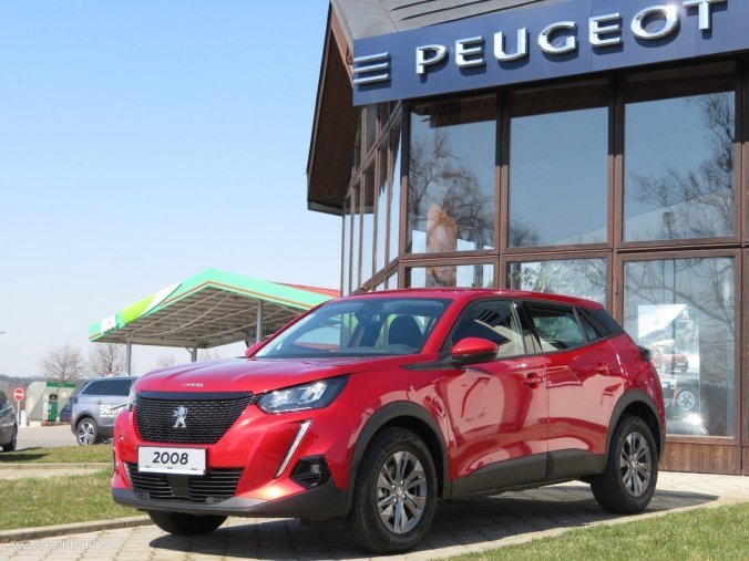 Peugeot 2008, ACTIVE 1.2 PureTech 130k M6, barva červená