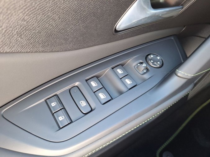 Peugeot 408, Peugeot 408 GT Hybrid 145 e-DCS6, barva zelená