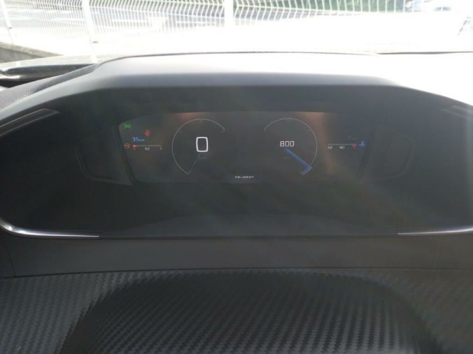 Peugeot 2008, Peugeot 2008 ALLURE 1.2 PureTech 7 let zár., barva šedá