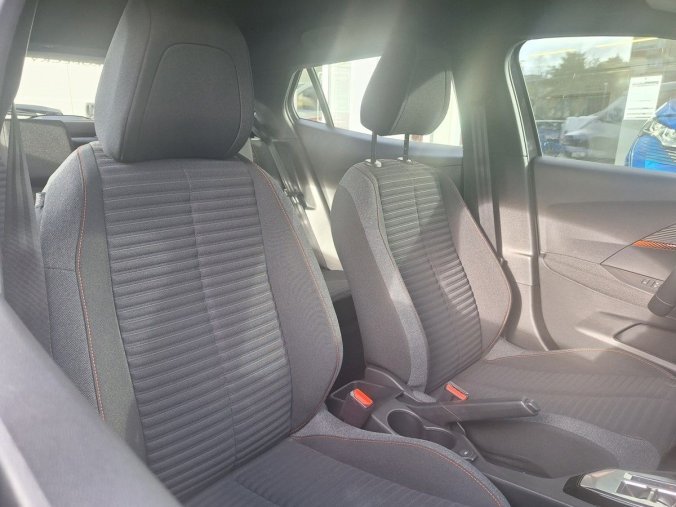 Peugeot 2008, Peugeot 2008 STYLE Hybrid 110 e-DCS6, barva bílá