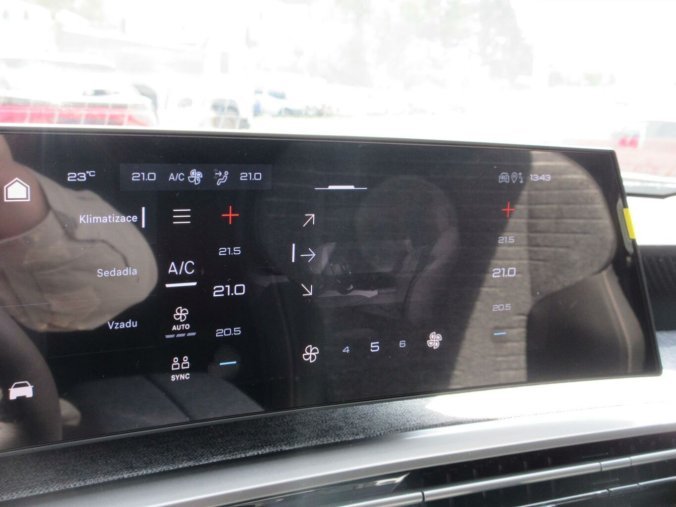 Peugeot 5008, Peugeot 5008 ALLURE Hybrid 145 e-DCS6, barva bílá
