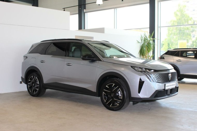 Peugeot 5008, Peugeot 5008 ALLURE Hybrid 136 e-DCS6, barva stříbrná