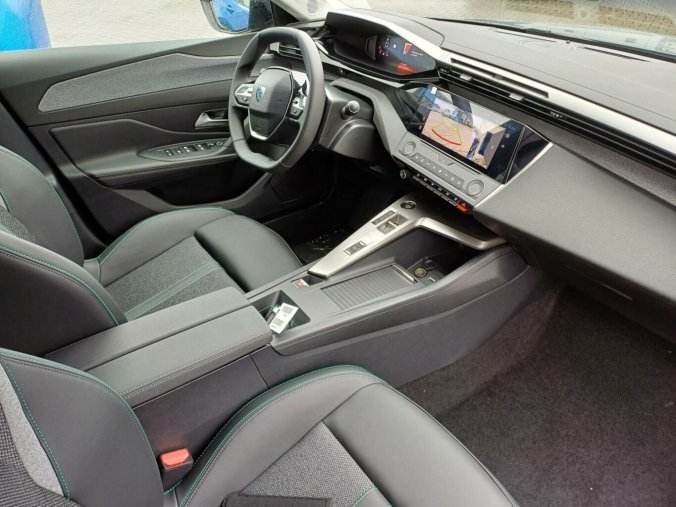 Peugeot 408, Peugeot 408 ALLURE Hybrid 136 e-DCS6, barva šedá