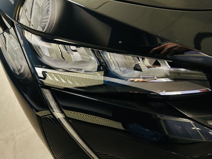 Peugeot 408, Peugeot 408 ALLURE Hybrid 145 e-DCS6, barva černá
