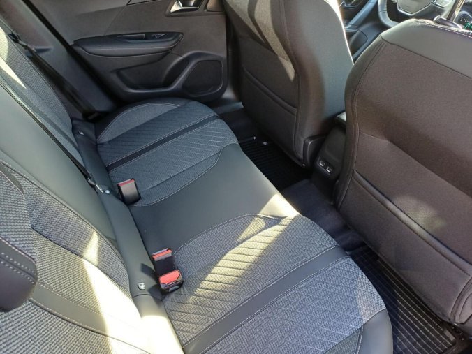 Peugeot 2008, Peugeot 2008 ALLURE 1.2 PureTech 100k Grip, barva modrá