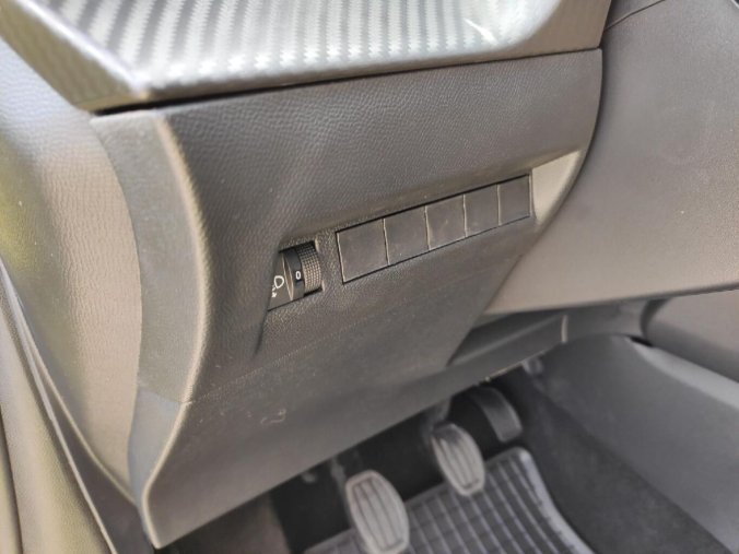 Peugeot 208, Peugeot 208 1.2 100K MAN6 BUSINESS NAVI, barva žlutá