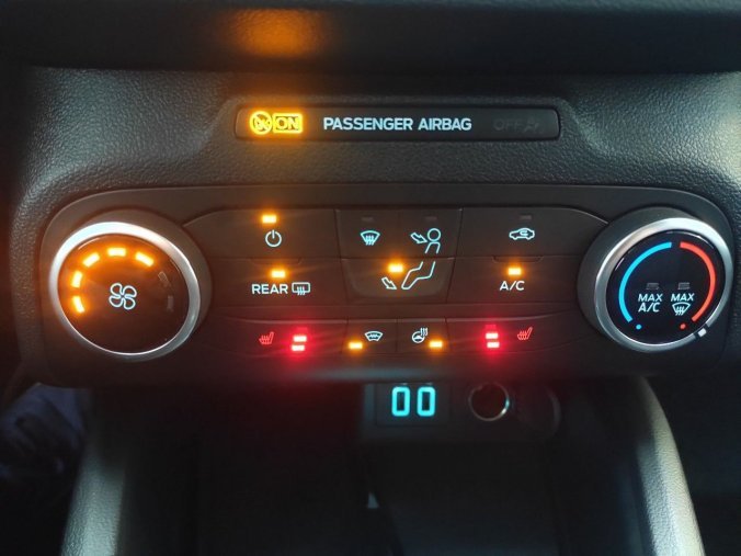 Ford Focus, kombi, Trend Edition Kombi 1,0 EcoBoost 92 kW / 125 k, barva červená
