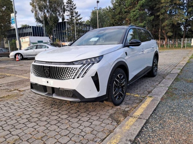 Peugeot 5008, Peugeot 5008 GT Hybrid 136 e-DCS6, barva bílá