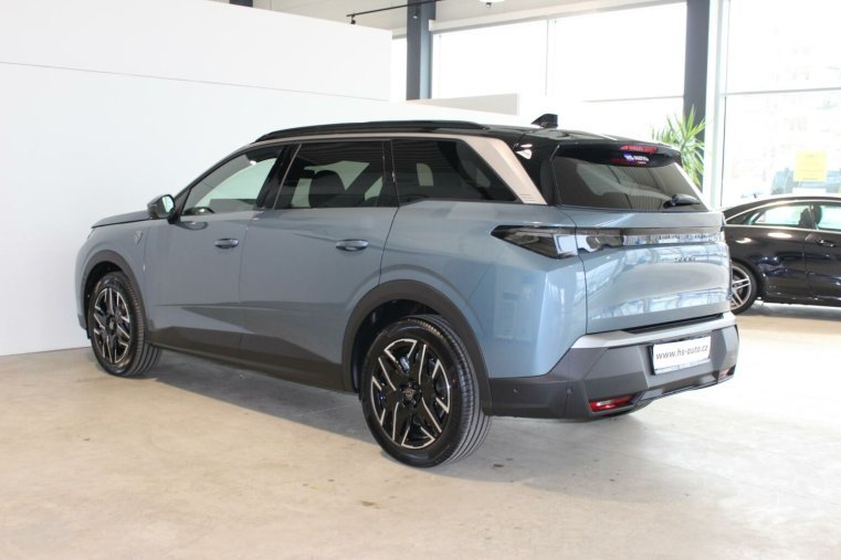 Peugeot 5008, Peugeot 5008 GT Hybrid 136 e-DCS6, barva modrá