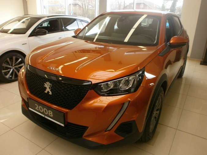 Peugeot 2008, Active 1,2 PureTech 130 96 kW, barva oranžová