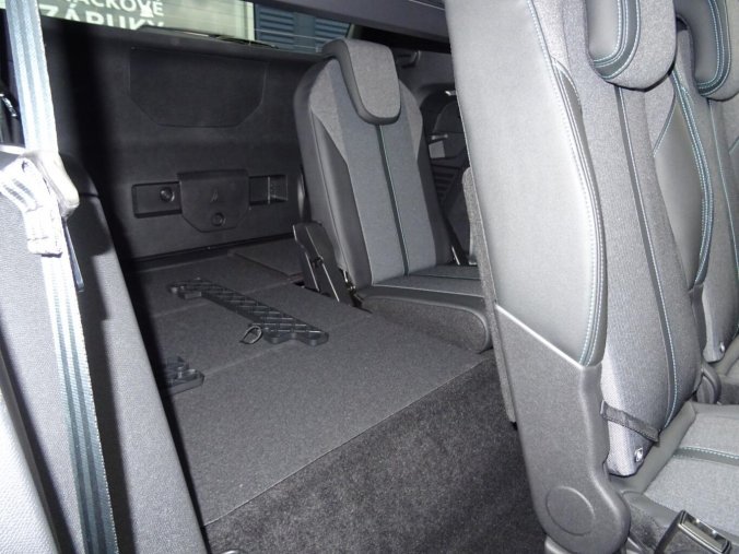 Peugeot 5008, Peugeot 5008 ALLURE BlueHDi 130k EAT8, barva stříbrná