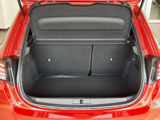 Peugeot 208, Peugeot 208 ALLURE 1.2 PT 100k MAN6, barva červená