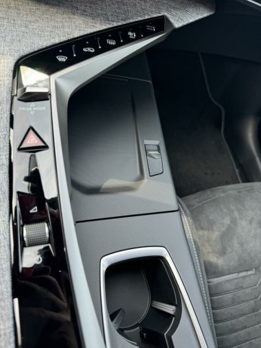 Peugeot 3008, Peugeot 3008 E-GT, barva bílá