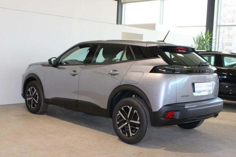 Peugeot 2008, Peugeot 2008 STYLE PureTech 100 S&S MAN6, barva stříbrná