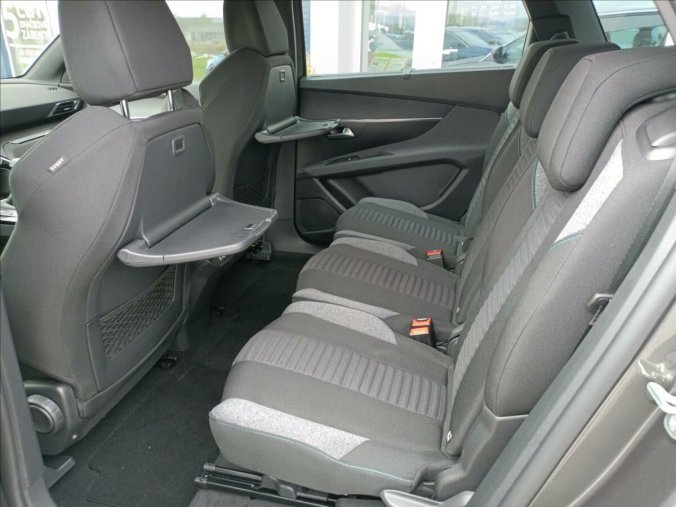 Peugeot 5008, Peugeot 5008 1,2 Active Pack  PureTech 130k MAN6, barva šedá