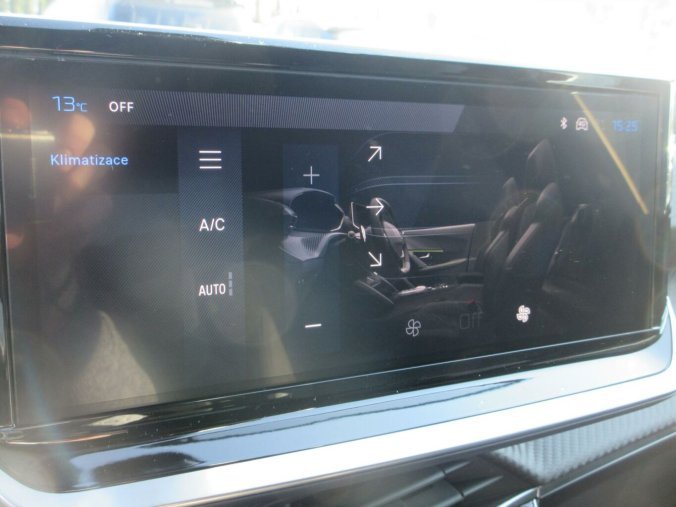 Peugeot 2008, Peugeot 2008 ALLURE Hybrid 145 e-DCS6, barva šedá