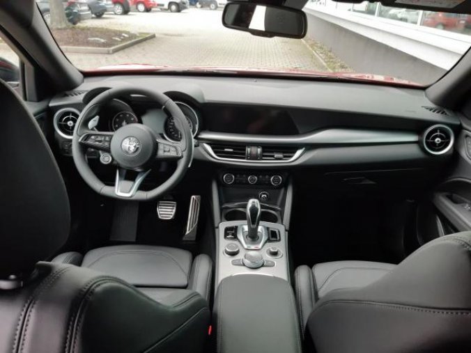 Alfa Romeo Stelvio, Veloce 4x4 2,0 280PS,, barva červená