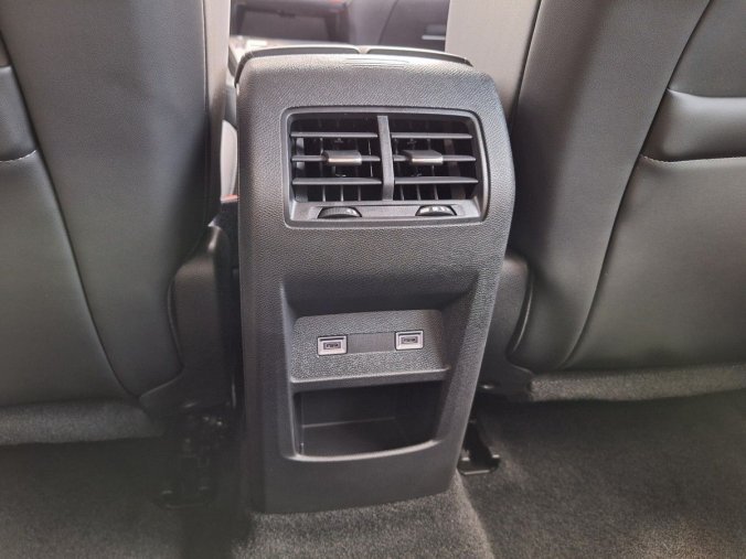 Peugeot 408, Peugeot 408 ALLURE Hybrid 145 e-DCS6, barva červená