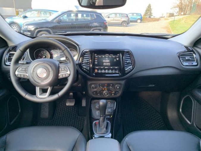 Jeep Compass, Limited 1.4 MultiAir 170k AWD, barva stříbrná