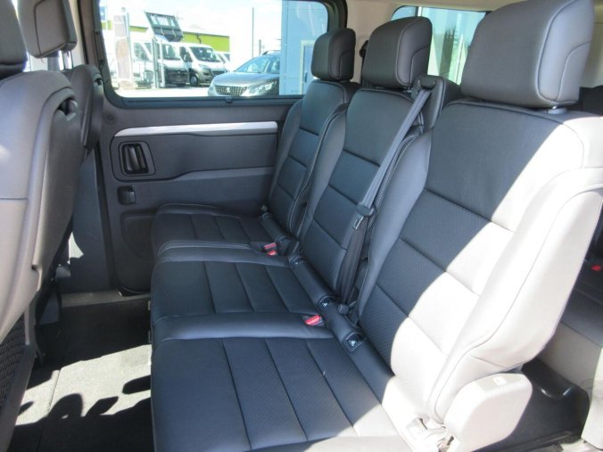 Peugeot Traveller, Peugeot Traveller ALLURE Long 2.0HDI 180k EAT8, barva bílá