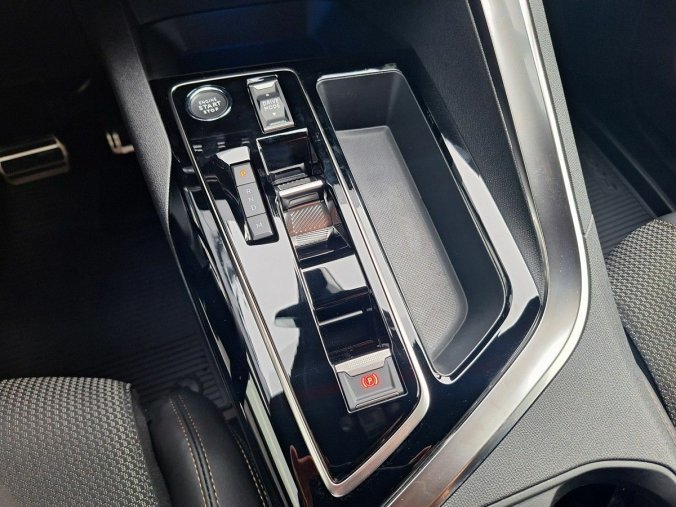 Peugeot 5008, Peugeot 5008 GT 1.5 BHDi 130k EAT8, barva bílá