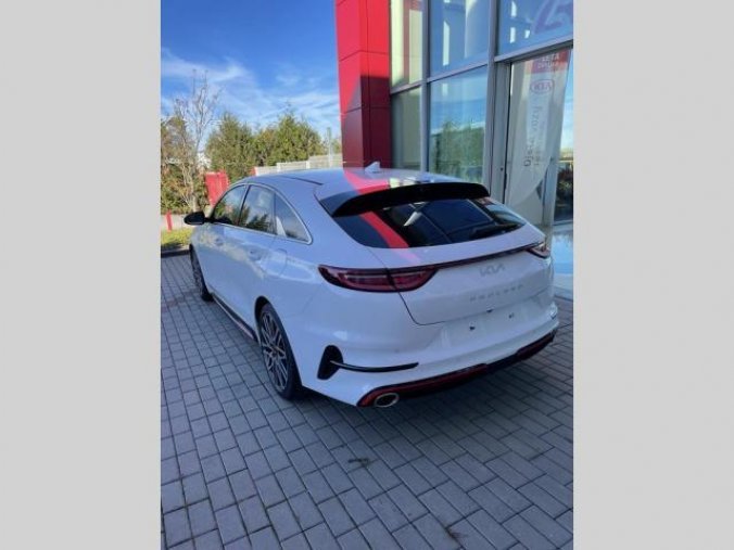 Kia ProCeed, 1.6 T-GDi GPF 7DCT GT MY23, barva bílá