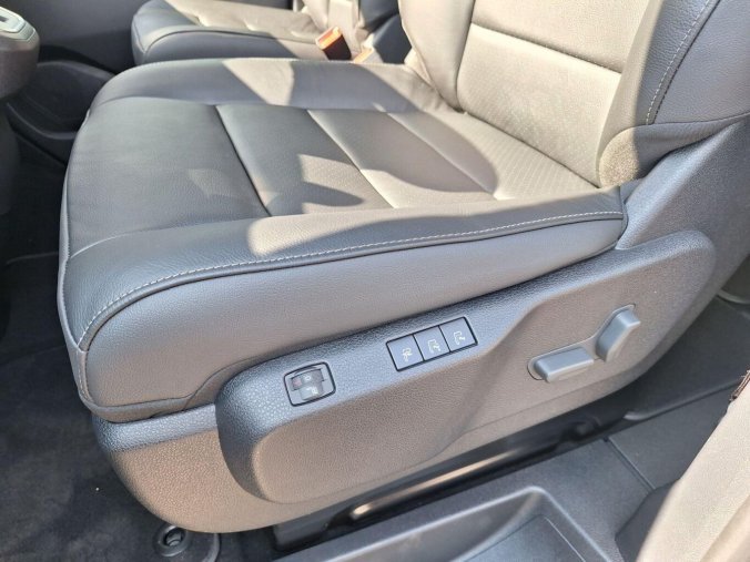 Peugeot Traveller, Peugeot Traveller ALLURE Long 2.2 BHDi 180k EAT8, barva šedá