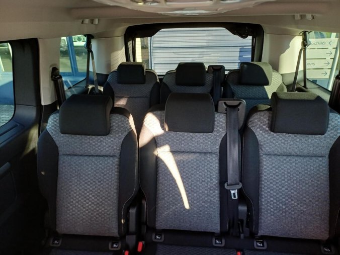 Peugeot Traveller, Peugeot Traveller Active L2 2.2 BlueHDi 150 MAN, barva zelená