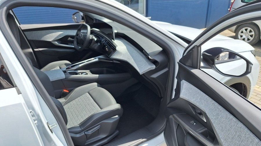 Peugeot 5008, Peugeot 5008 ALLURE Hybrid 145 e-DCS6, barva bílá