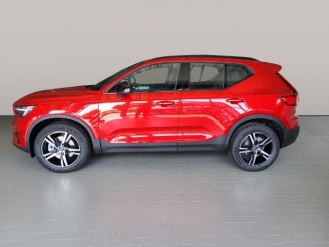 Volvo XC40, B4 2.0L 197+14 HP AT7 FWD PLUS, barva červená