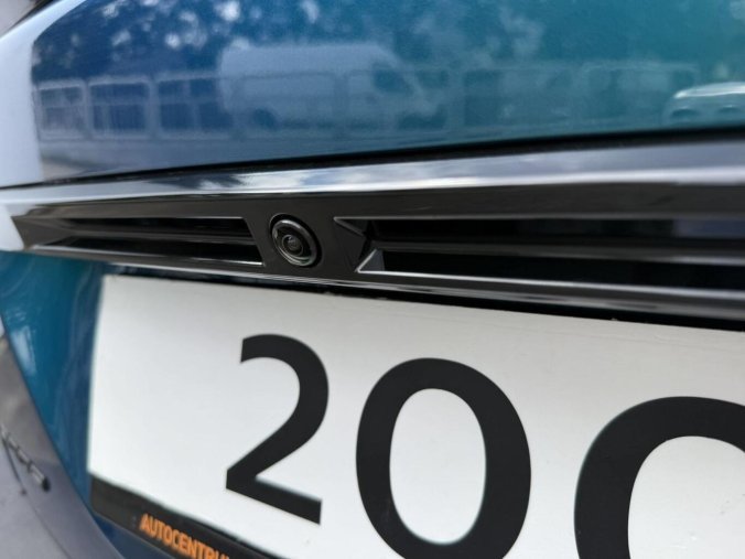 Peugeot 2008, Peugeot 2008 ALLURE Hybrid  1,2 145 e-DCS6, barva modrá