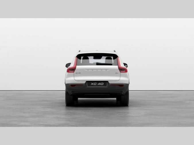 Volvo XC40, T2 1.5L 129 HP AT8 FWD ESSENTI, barva bílá