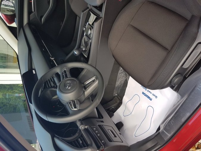 Mazda 3, Skyactiv-G122, barva bílá