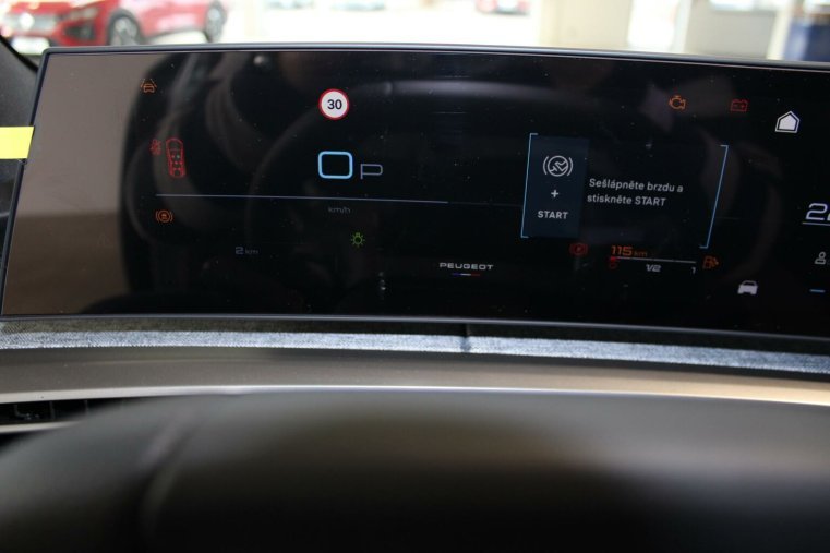 Peugeot 5008, Peugeot 5008 GT Hybrid 136 e-DCS6, barva modrá