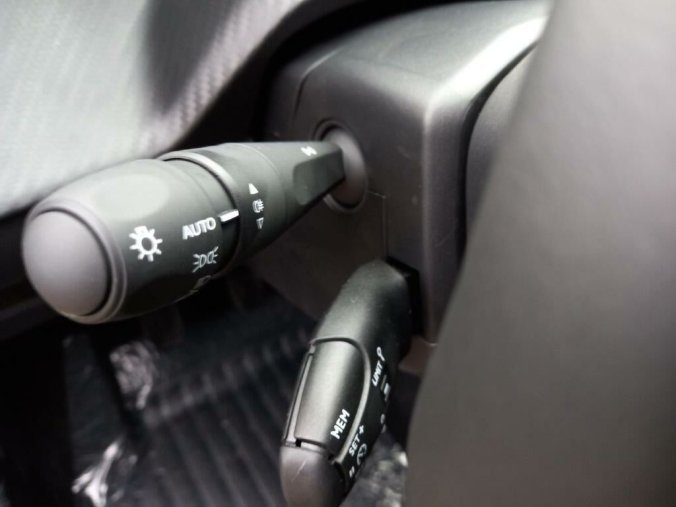 Peugeot 208, Peugeot 208 Style PureTech 1.2 7 let zár., barva zelená