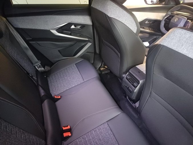 Peugeot 3008, Peugeot 3008 ALLURE Hybrid 145 e-DCS6, barva šedá