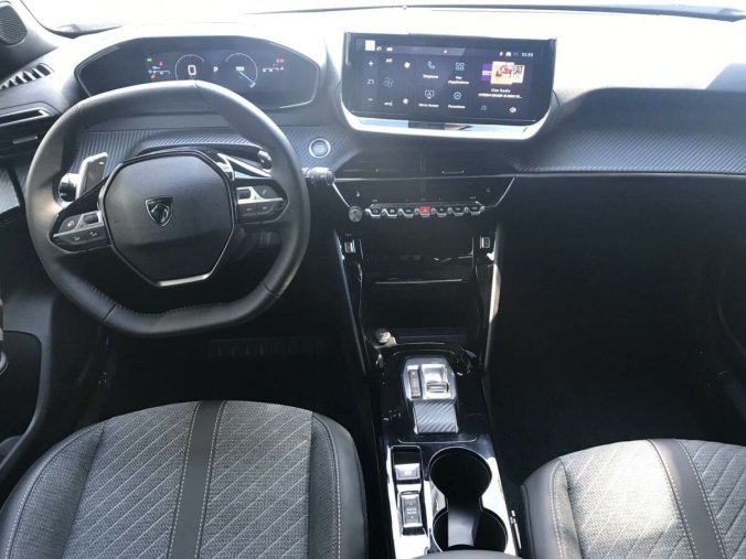 Peugeot 2008, Peugeot 2008 ALLURE S&S EAT8 1,2 PureTech, barva červená