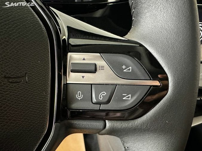 Peugeot 408, Peugeot 408 ALLURE Hybrid 145k e-DCS6, barva modrá