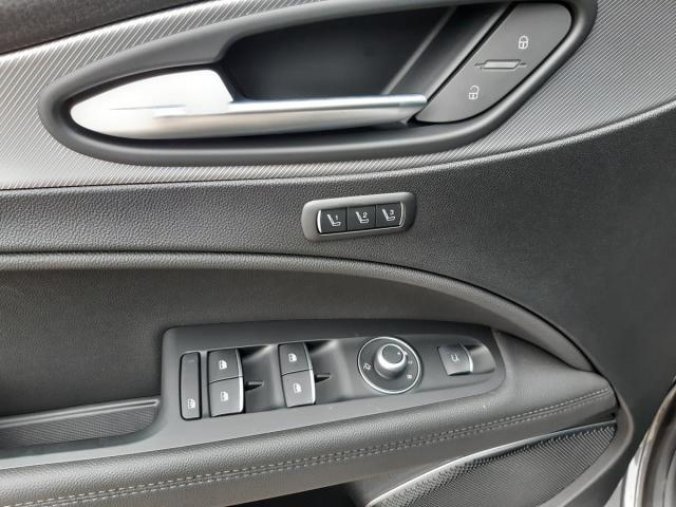 Alfa Romeo Stelvio, Veloce 4x4 2,0 280PS, barva šedá