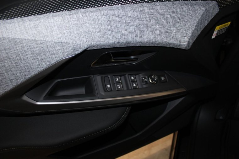 Peugeot 3008, Peugeot 3008 GT Hybrid 145 e-DCS6, barva černá