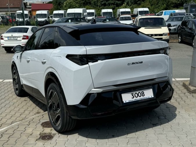 Peugeot 3008, Peugeot 3008 E-GT, barva bílá