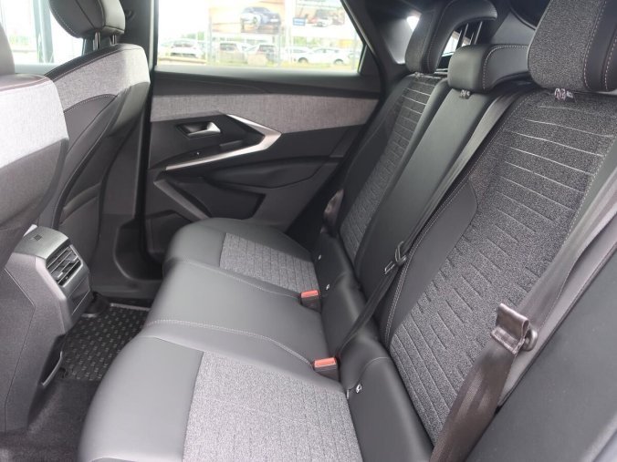 Peugeot 3008, Peugeot 3008 GT Hybrid 145 e-DCS6, barva modrá